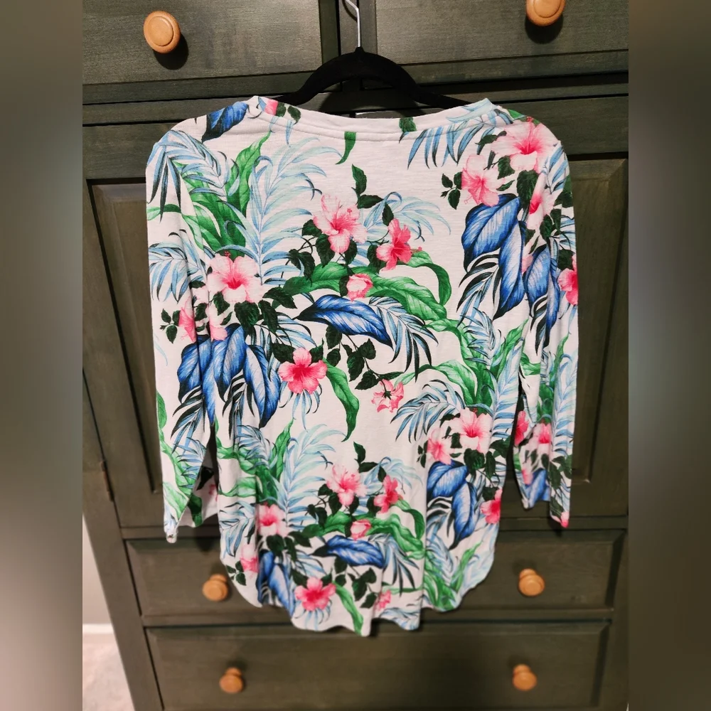 Tommy Bahama Floral Print Women's 3/4 Sleeve Top - Picture 4 of 10